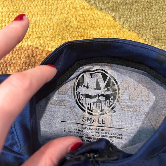 NWT New York Islanders NHL Monogram Athletic Quarter Zip Top Women’s Size Small - Picture 6 of 6